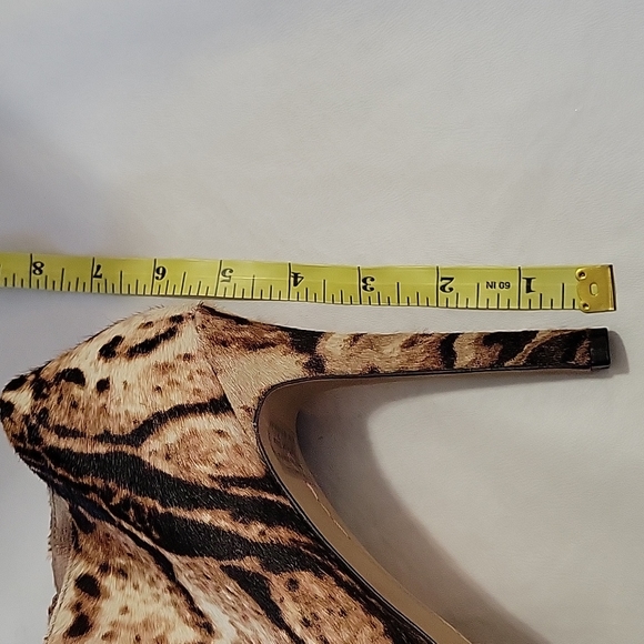 NEW Vince Camuto Dira Leopard Animal Print Calf Hai Platform Booties Size 7.5 - Picture 14 of 15